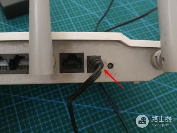 路由器闪红灯怎么解决(路由器光信号闪红灯怎么办)