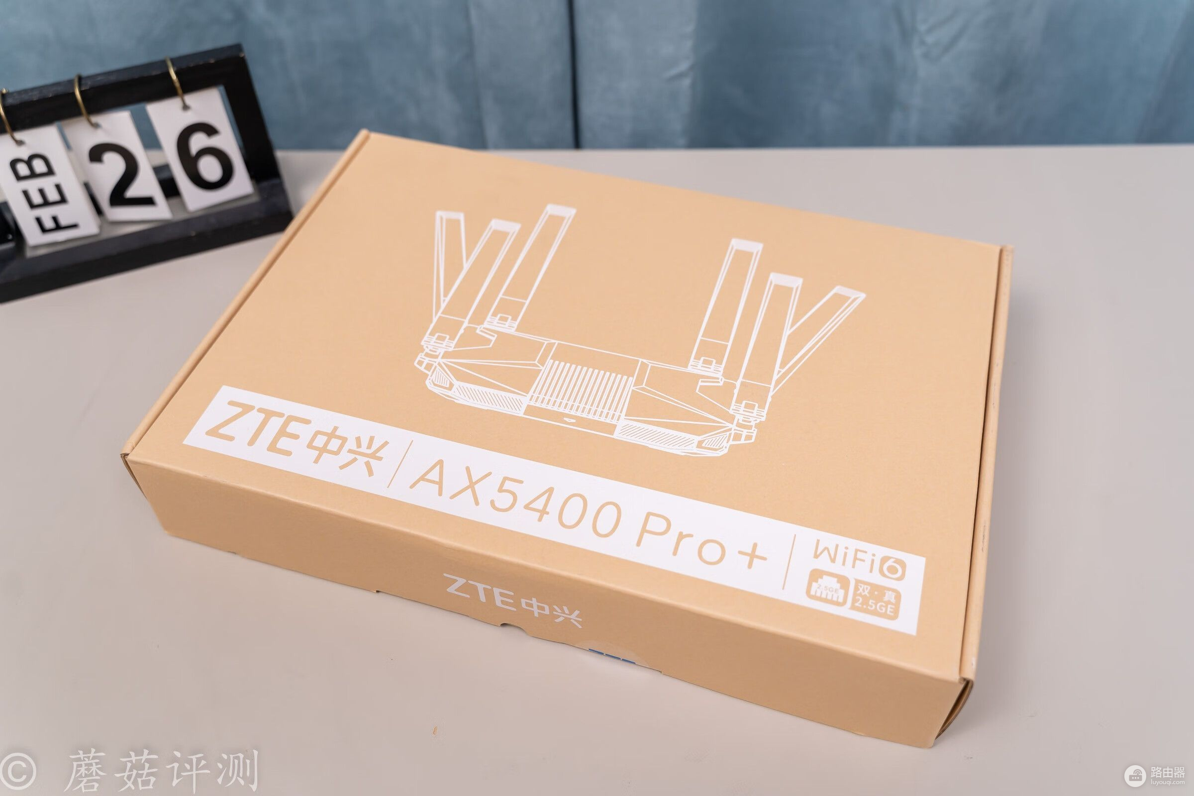 性能强大无短板，外观酷炫用料足、中兴AX5400Pro+旗舰版路由器