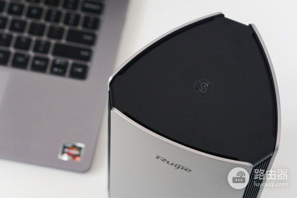 你家多久没换路由器了?8颗独立信号放大器的锐捷星耀M32实测