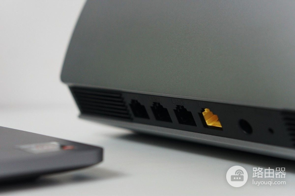 你家多久没换路由器了?8颗独立信号放大器的锐捷星耀M32实测