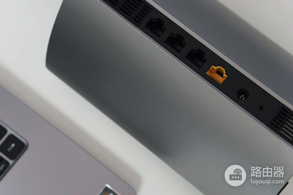 你家多久没换路由器了？8颗独立信号放大器的锐捷星耀M32实测