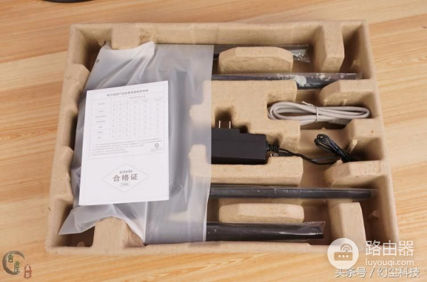 AC9之后,腾达又推出了一款AC10路由器,看着很诱人