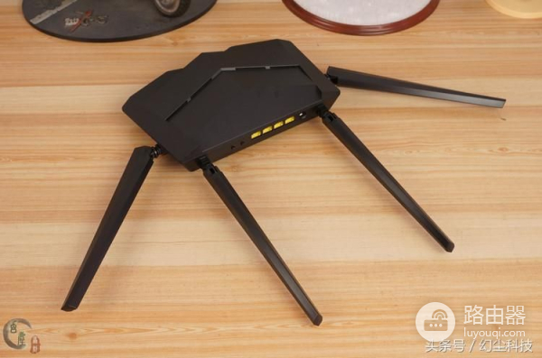 AC9之后,腾达又推出了一款AC10路由器,看着很诱人