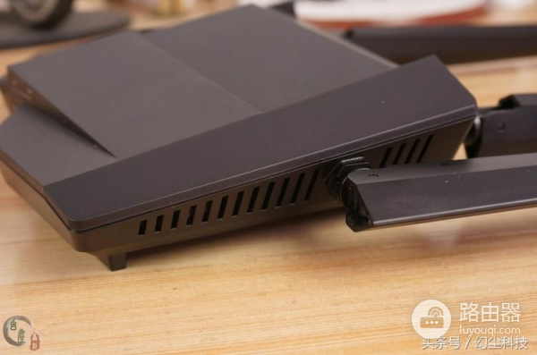 AC9之后,腾达又推出了一款AC10路由器,看着很诱人