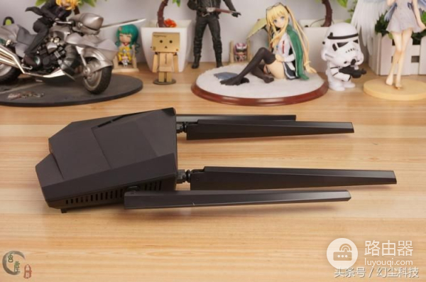 AC9之后,腾达又推出了一款AC10路由器,看着很诱人