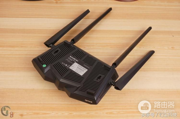 AC9之后,腾达又推出了一款AC10路由器,看着很诱人