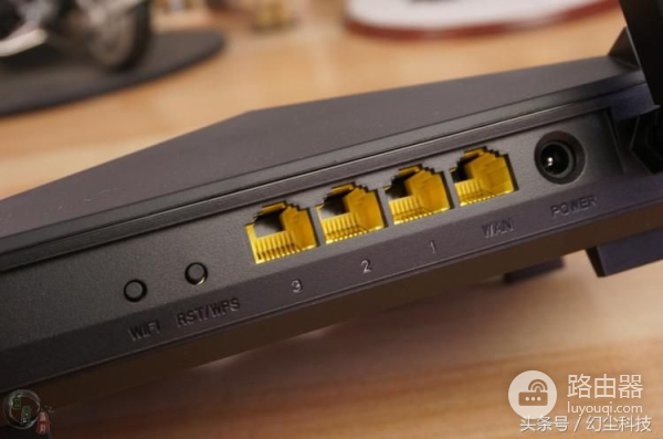 AC9之后,腾达又推出了一款AC10路由器,看着很诱人