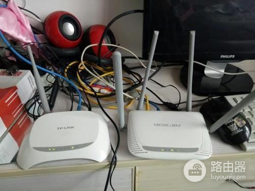 路由器两根天线怎么放置信号好(两个路由器桥接第二个的天线要怎么摆设)