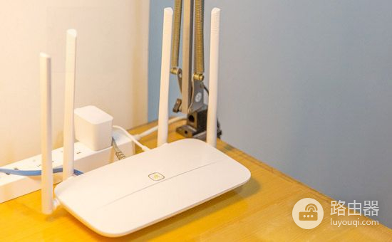 路由器天线竖着放还是横着放?它的摆放有窍门,难怪网速变龟速!