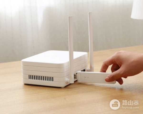 路由器天线竖着放还是横着放?它的摆放有窍门,难怪网速变龟速!