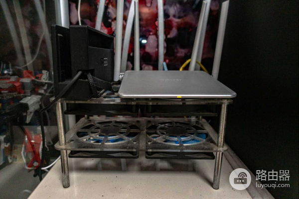 一代神机VS最便宜的wifi6路由器：华为AX3 Pro和K2P对比5G wifi