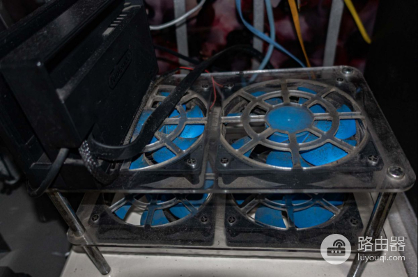 一代神机VS最便宜的wifi6路由器：华为AX3 Pro和K2P对比5G wifi