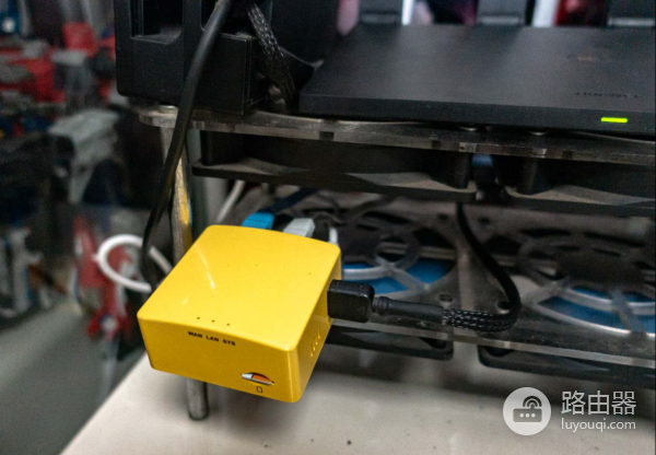 一代神机VS最便宜的wifi6路由器：华为AX3 Pro和K2P对比5G wifi