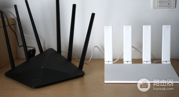 小伙子买了台华为路由器，原来华为路由器也这么强？