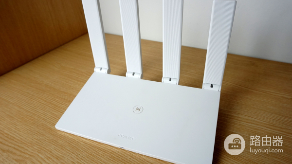 小伙子买了台华为路由器，原来华为路由器也这么强？