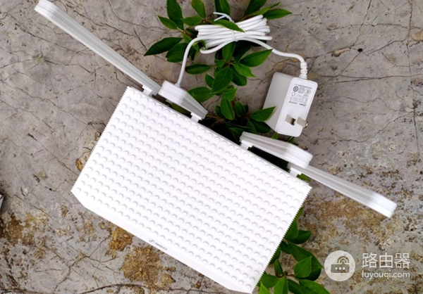 守护老人与孩子的上网安全,需要一台360安全路由器5S