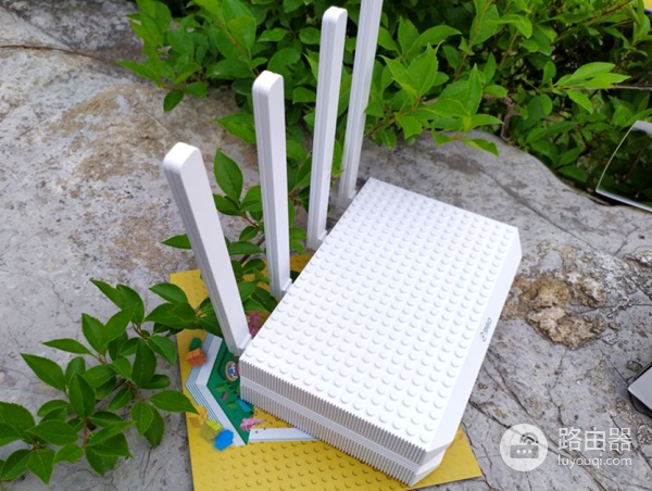 守护老人与孩子的上网安全,需要一台360安全路由器5S