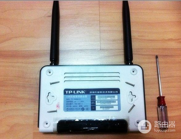 无线路由器怎样接室外天线(无线路由器如何插线)