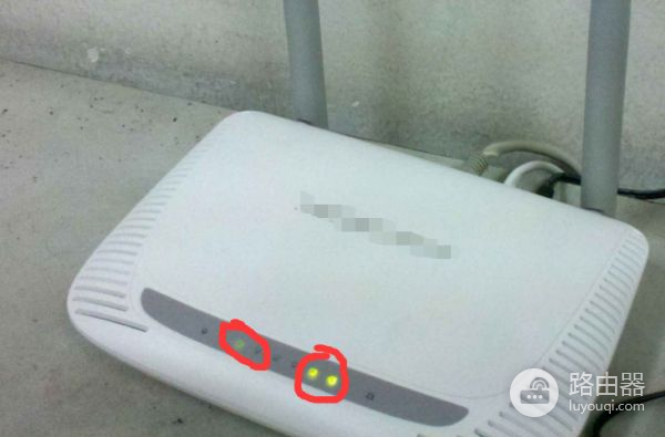 无线路由器光信号灯闪烁是什么原因(路由器闪灯是怎么回事)