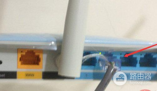 两个路由器的有线连接方法(要如何接两个路由器)