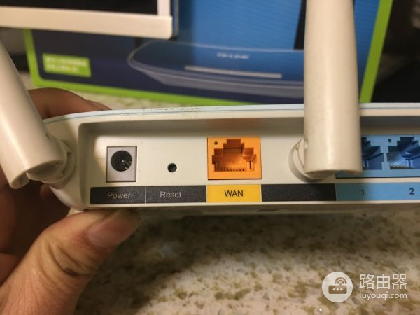 路由器恢复出厂设置怎么重新设置(想把路由器恢复出厂设置)