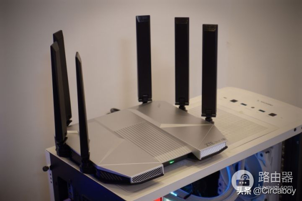 极空间Z4s体验与中兴AX5400Pro+路由器组建2.5G全网服务器