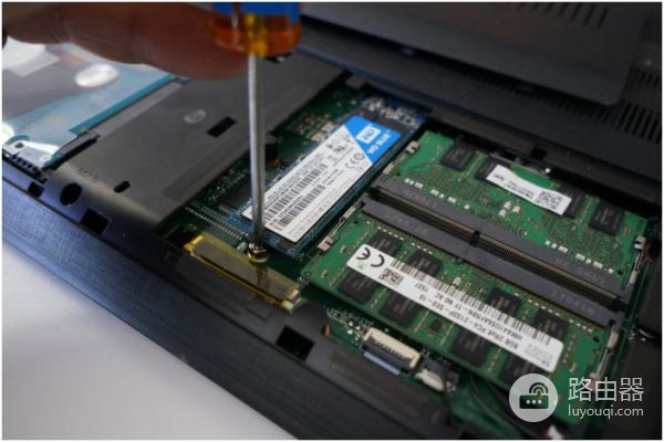 把小米路由器的硬盘换成固态硬盘怎么样(小米路由器怎么换硬盘)