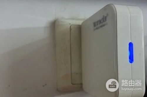 如何串联3个路由器(三台无线路由器怎么建立串联桥接)