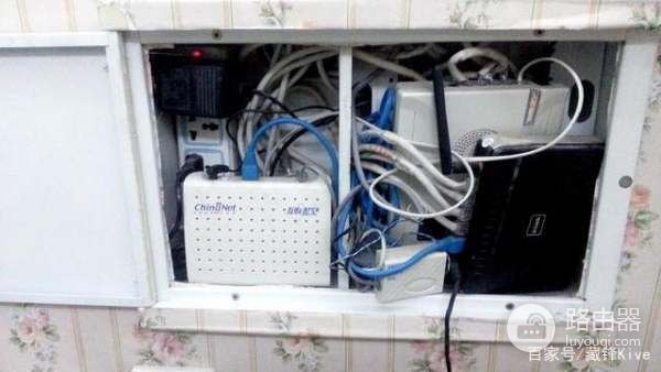 弱电箱放不下路由器怎么办(弱电箱太小放不下路由器怎么办)