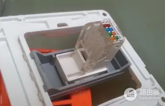 网线盒怎么接线(机顶盒接路由器怎么连)