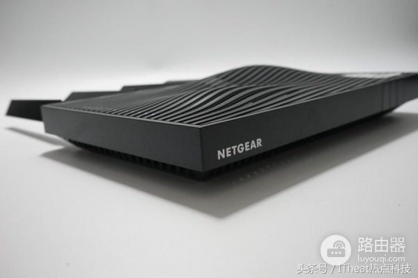 旗舰中的佼佼者——网件夜鹰X8(R8500)路由器开箱及简评