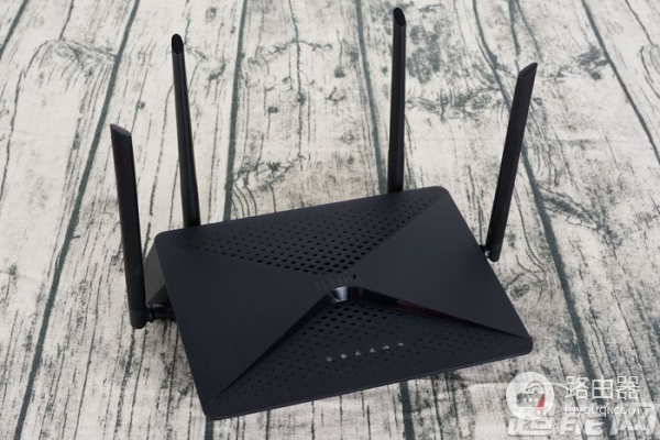 更适合“用户”选择的产品,D-Link DIR-882路由器评测