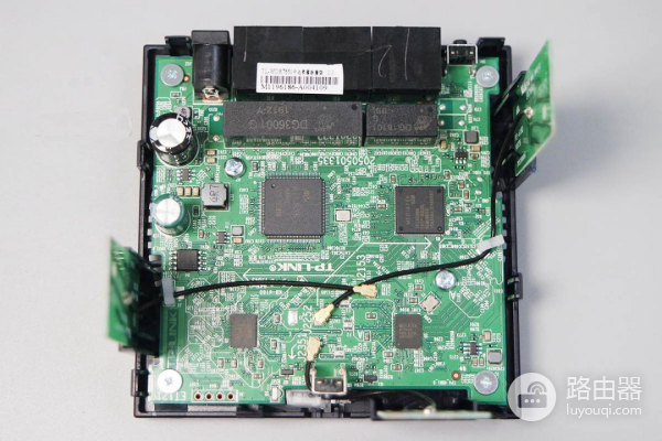 两百元就能组个无线漫游网络,TP这款Mesh无线路由器值得买么?