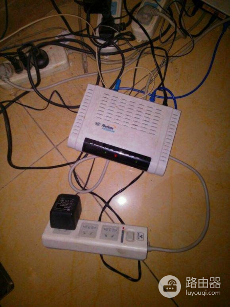 路由器红灯闪烁是怎么回事(为什么我路由器上的红灯老是闪)