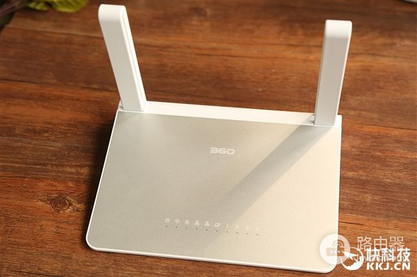 360首款超薄5G路由器图赏:薄如鼠标垫