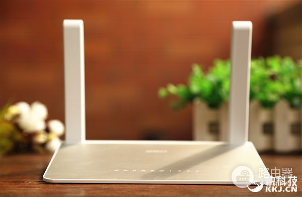 360首款超薄5G路由器图赏:薄如鼠标垫