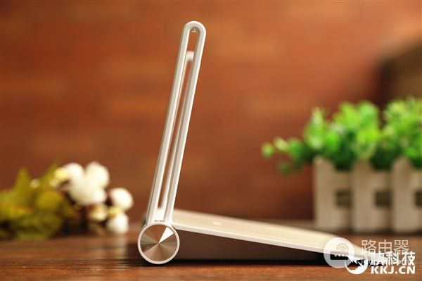 360首款超薄5G路由器图赏:薄如鼠标垫