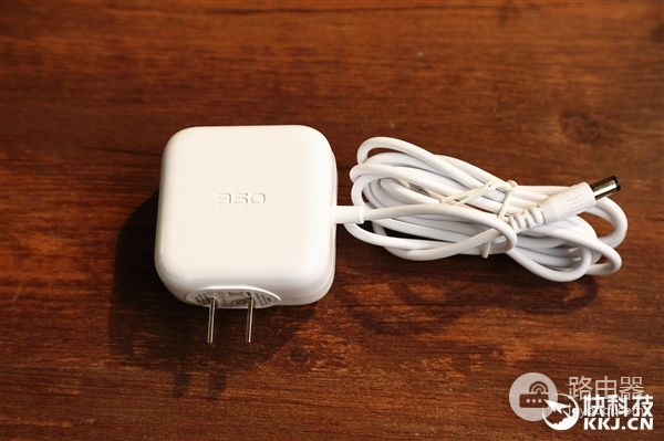 360首款超薄5G路由器图赏:薄如鼠标垫