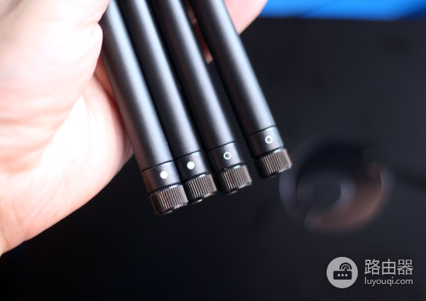 蒲公英企业级智能组网路由器X6测评,四堵墙十几米还信号满格