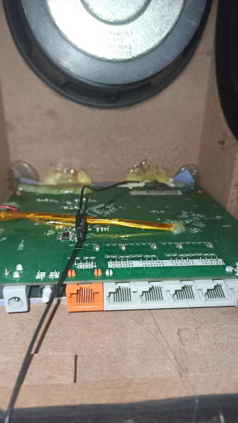 我把路由器装到了低音炮里