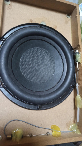 我把路由器装到了低音炮里