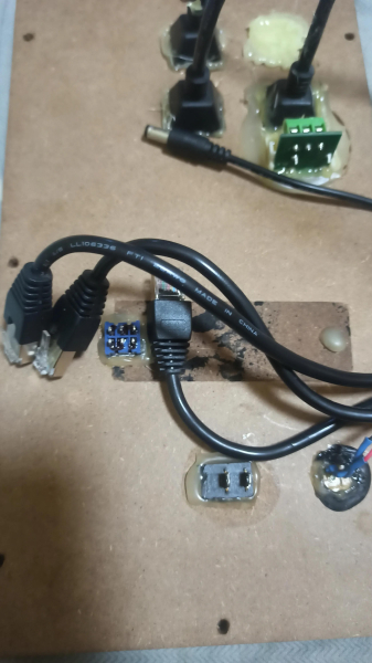 我把路由器装到了低音炮里