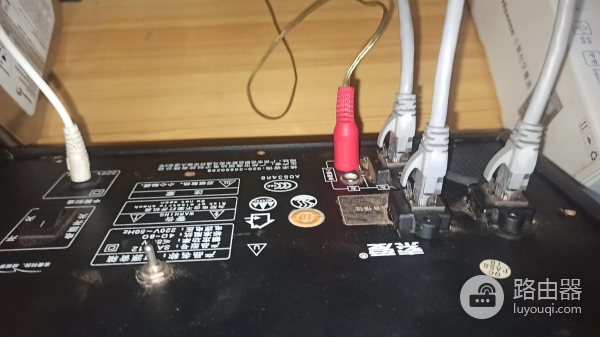 我把路由器装到了低音炮里