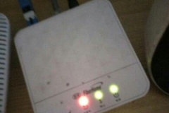 下雨后路由器光信号闪红灯不能上网怎么办（下雨后路由器光信号闪红灯不能上网怎么解决）