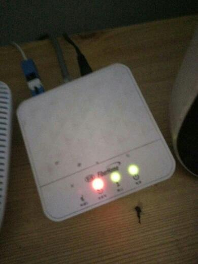 下雨后路由器光信号闪红灯不能上网怎么办（下雨后路由器光信号闪红灯不能上网怎么解决）