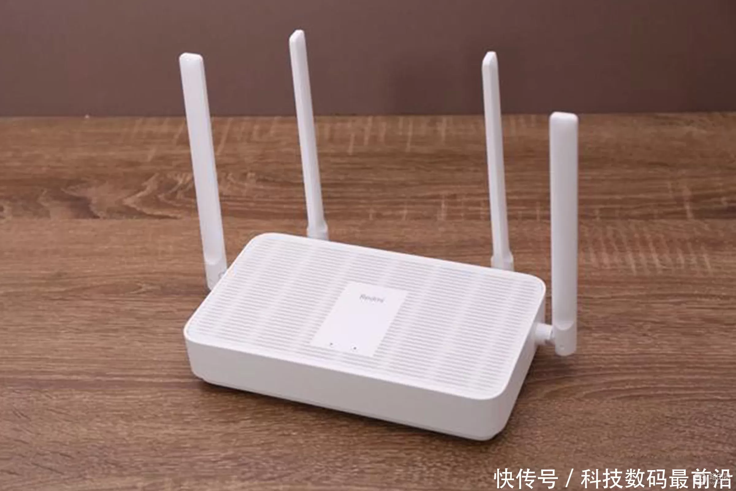 wifi很卡很慢怎么回事(WiFi信号满格但网速很慢，是什么原因造成的？)