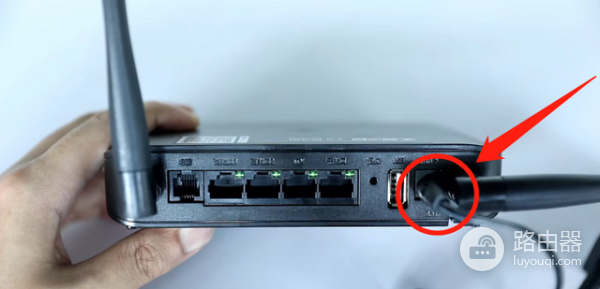 路由器亮红灯如何重启（路由器亮红灯重启方法）