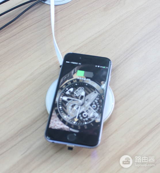 苹果6s怎么开wifi(iPhone6s怎么无线充电?)