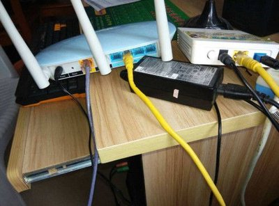 路由器下行一直闪怎么回事（路由器下行一直闪什么原因）