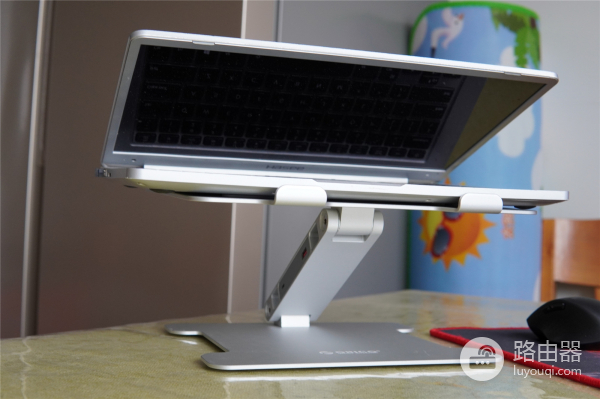 笔记本电脑也有好角度(笔记本屏幕角度最舒服)